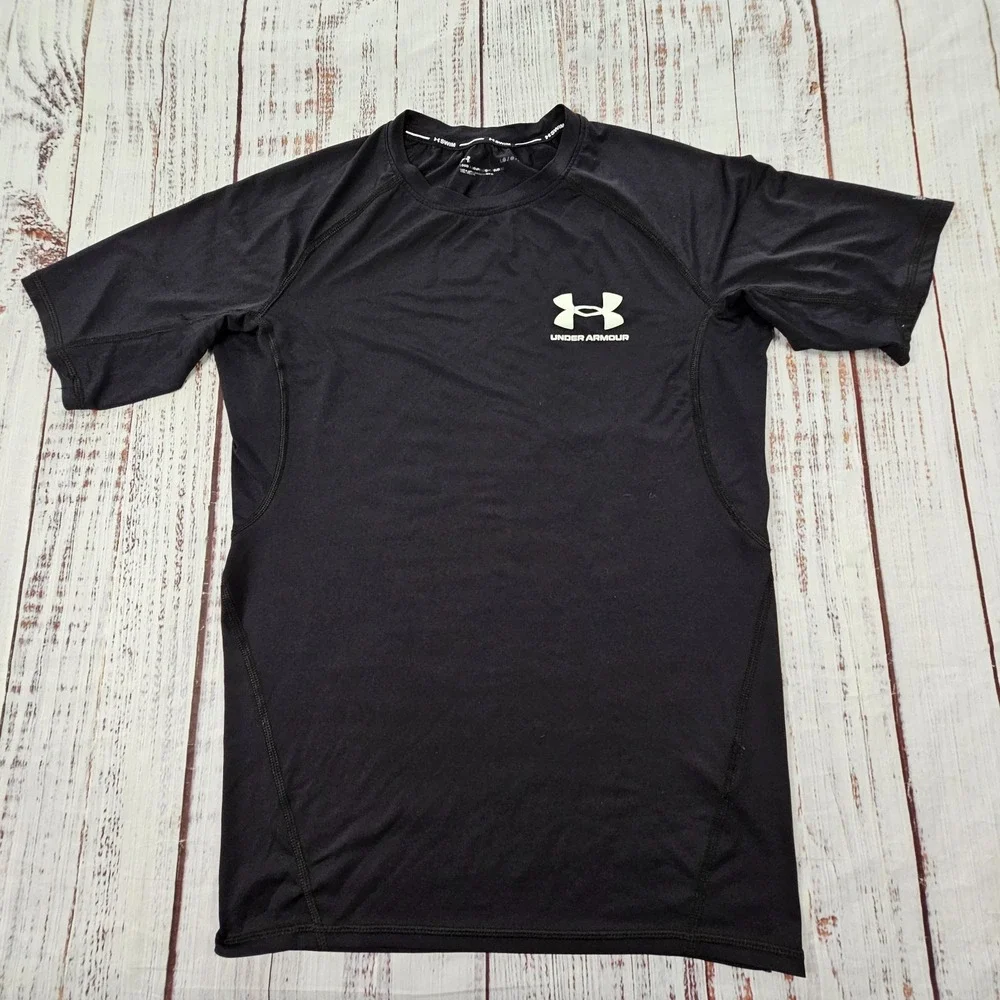 Under Armour Swim Loose Black Short Sleeve Performance Swim Shirt Youth L